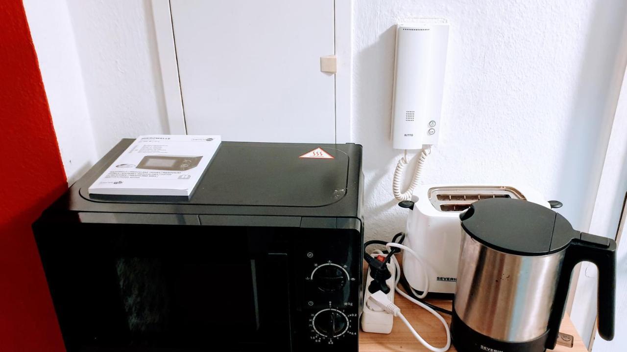 Room In City Center Halle With Shared Bathroom & Kitchen - Free Wifi, Netflix, Ipad & Ground Floor Exteriör bild