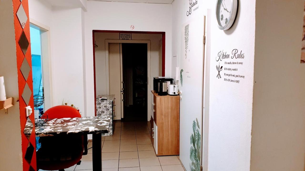 Room In City Center Halle With Shared Bathroom & Kitchen - Free Wifi, Netflix, Ipad & Ground Floor Exteriör bild